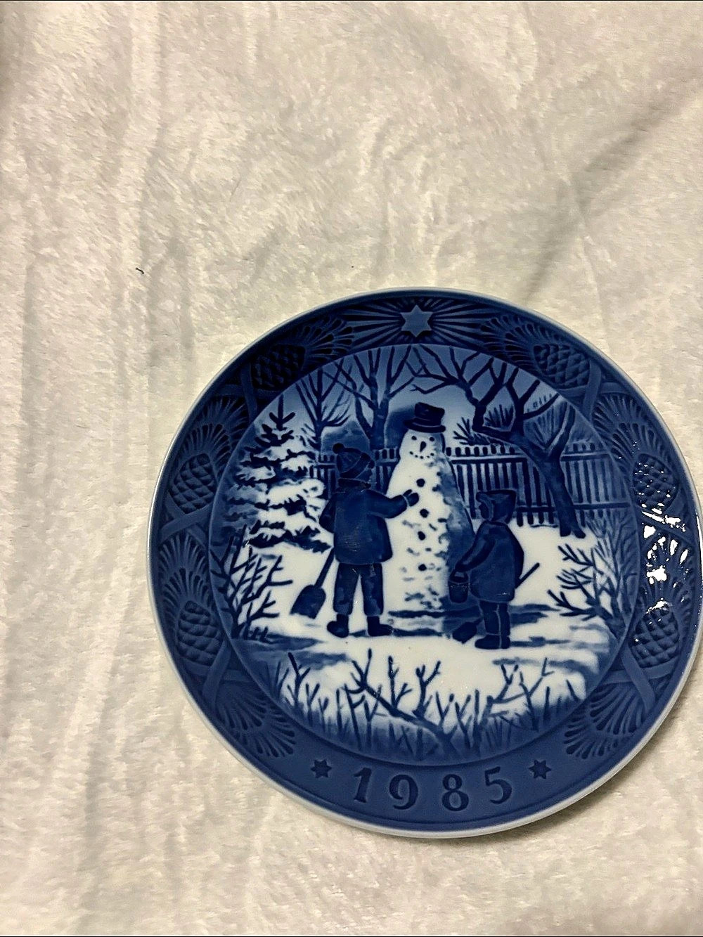 Royal Copenhagen Snemanden The Snowman 1985 Blue & White Holiday Plate